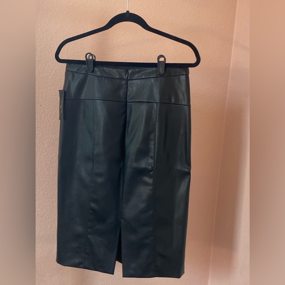 NWT Vegan Leather Skirt with Silver Studs🖤✔️⚫️Worthington Size 8 NWT - Picture 2 of 13